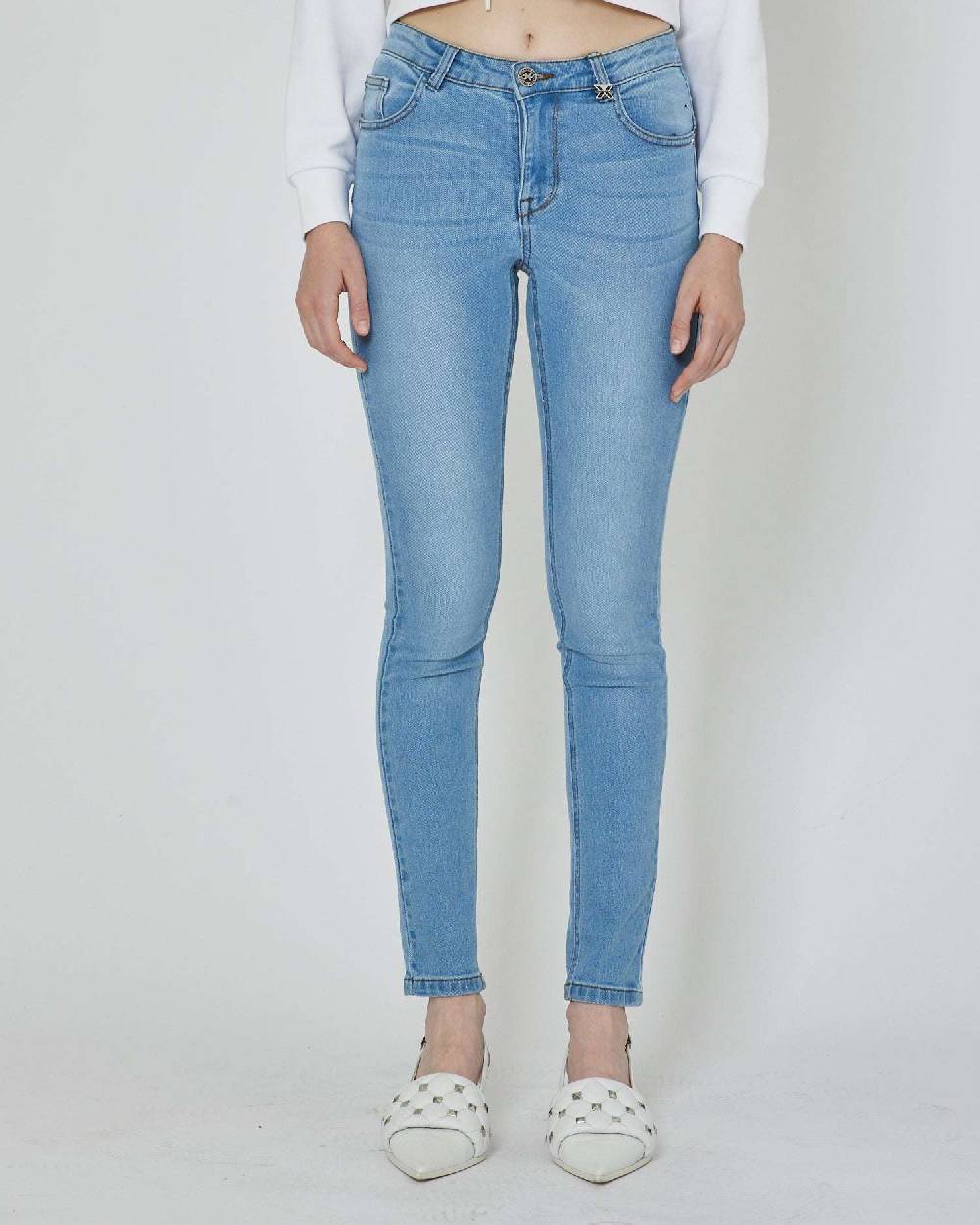 John Richmond Jeans slim con logo ricamato sul retro Comprane uno, ottenene uno gratis