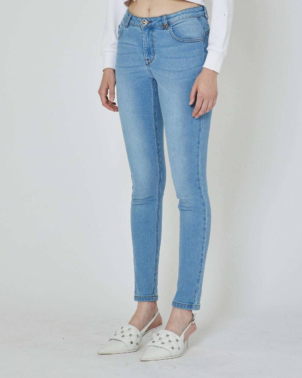 John Richmond Jeans slim con logo ricamato sul retro Comprane uno, ottenene uno gratis