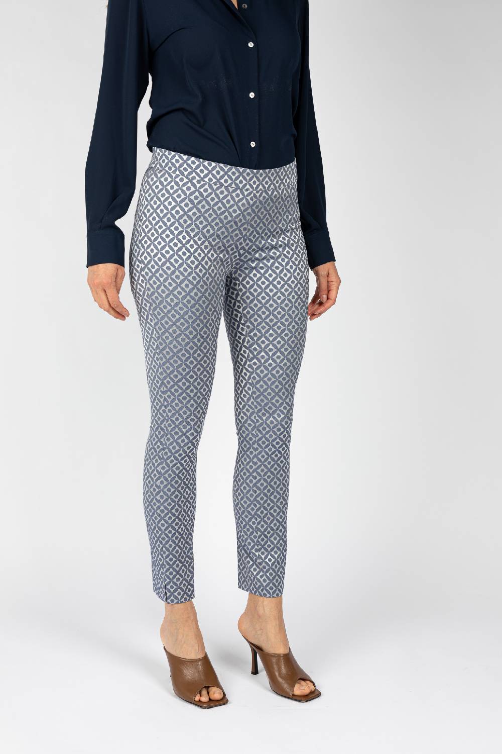 L.Pucci Pantaloni tessuto jacquard effetto lucido colore blu, linea a sigaretta Acquista Ora