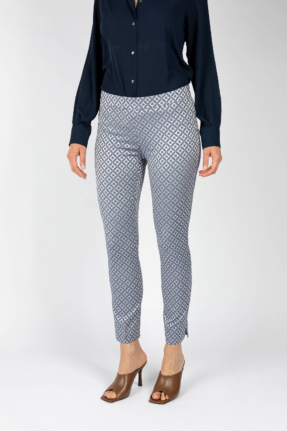L.Pucci Pantaloni tessuto jacquard effetto lucido colore blu, linea a sigaretta Acquista Ora