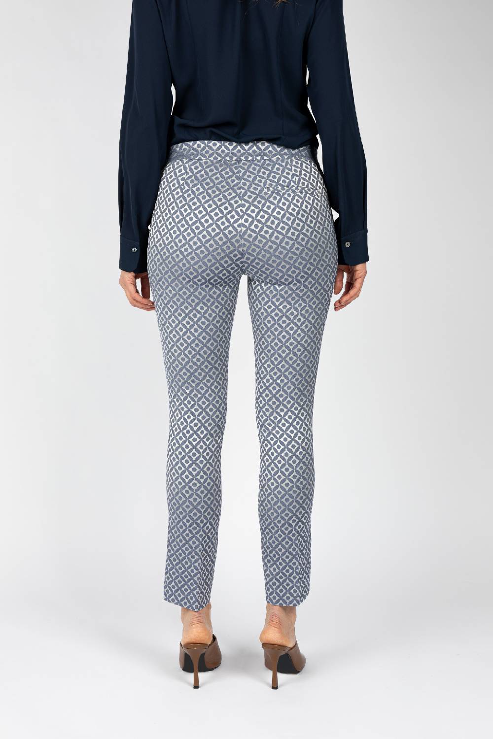 L.Pucci Pantaloni tessuto jacquard effetto lucido colore blu, linea a sigaretta Acquista Ora