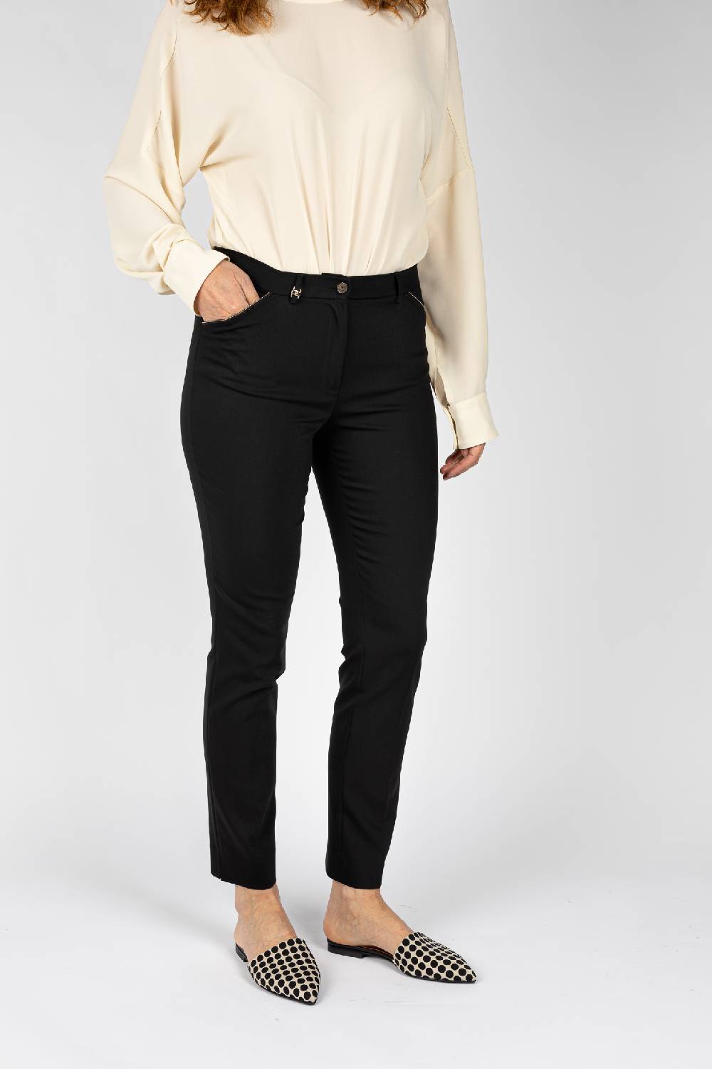 L.Pucci Pantaloni colore nero, linea a sigaretta Presa