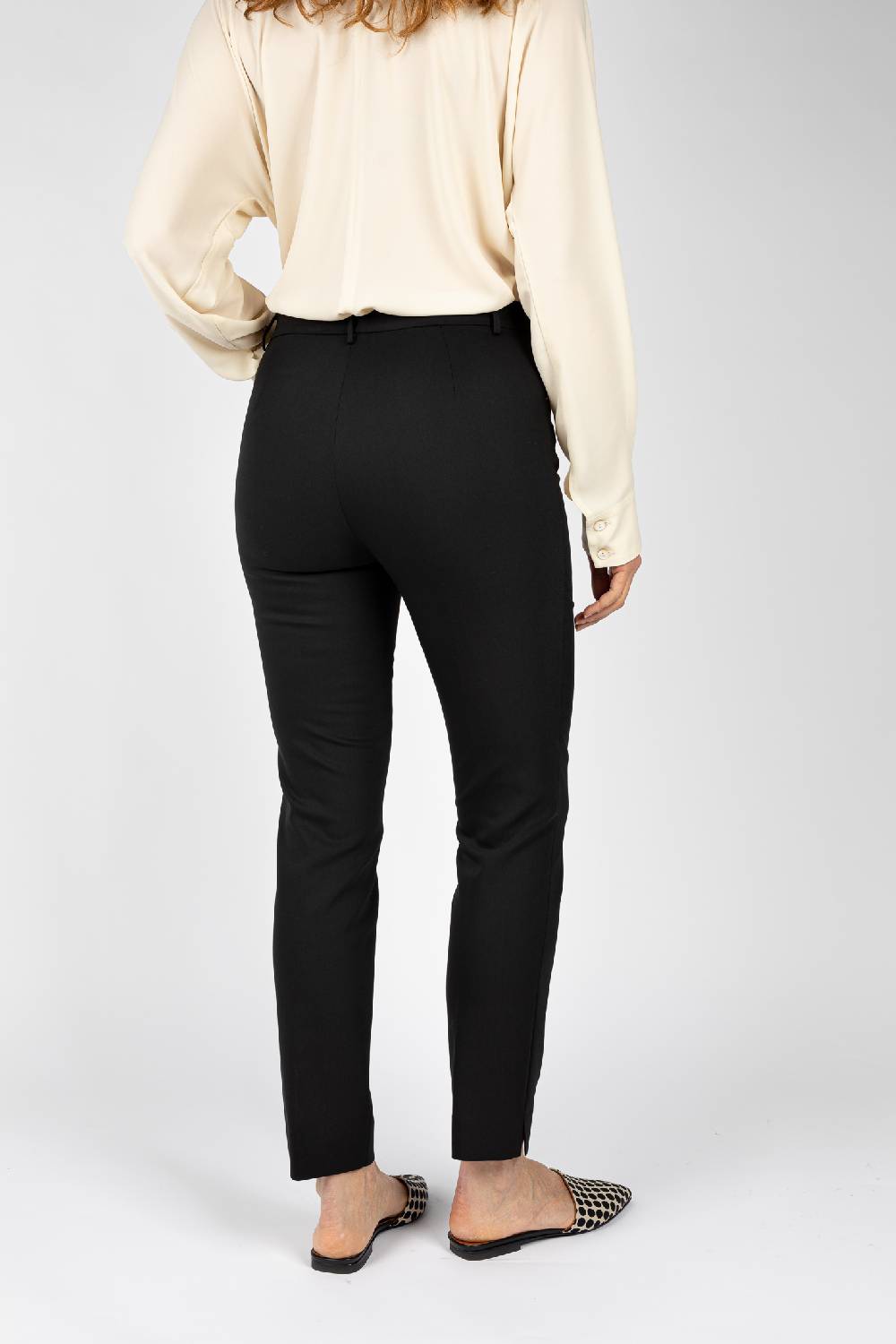 L.Pucci Pantaloni colore nero, linea a sigaretta Presa