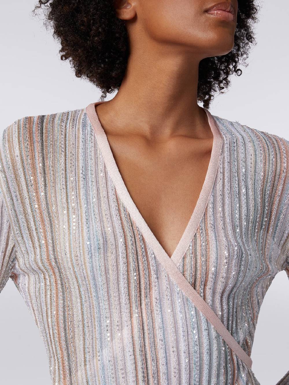 M Missoni Abito lungo con chiusura a portafoglio e paillettes Promozione