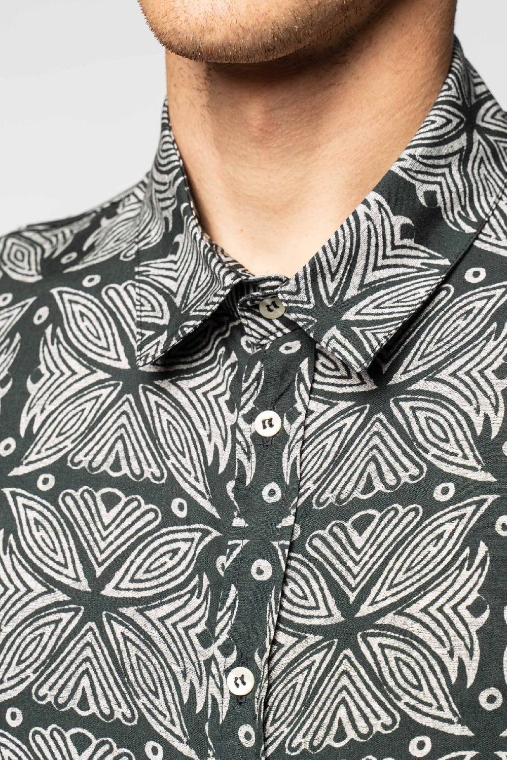Officina 36 Camicia nera in viscosa stampata Negozi Online