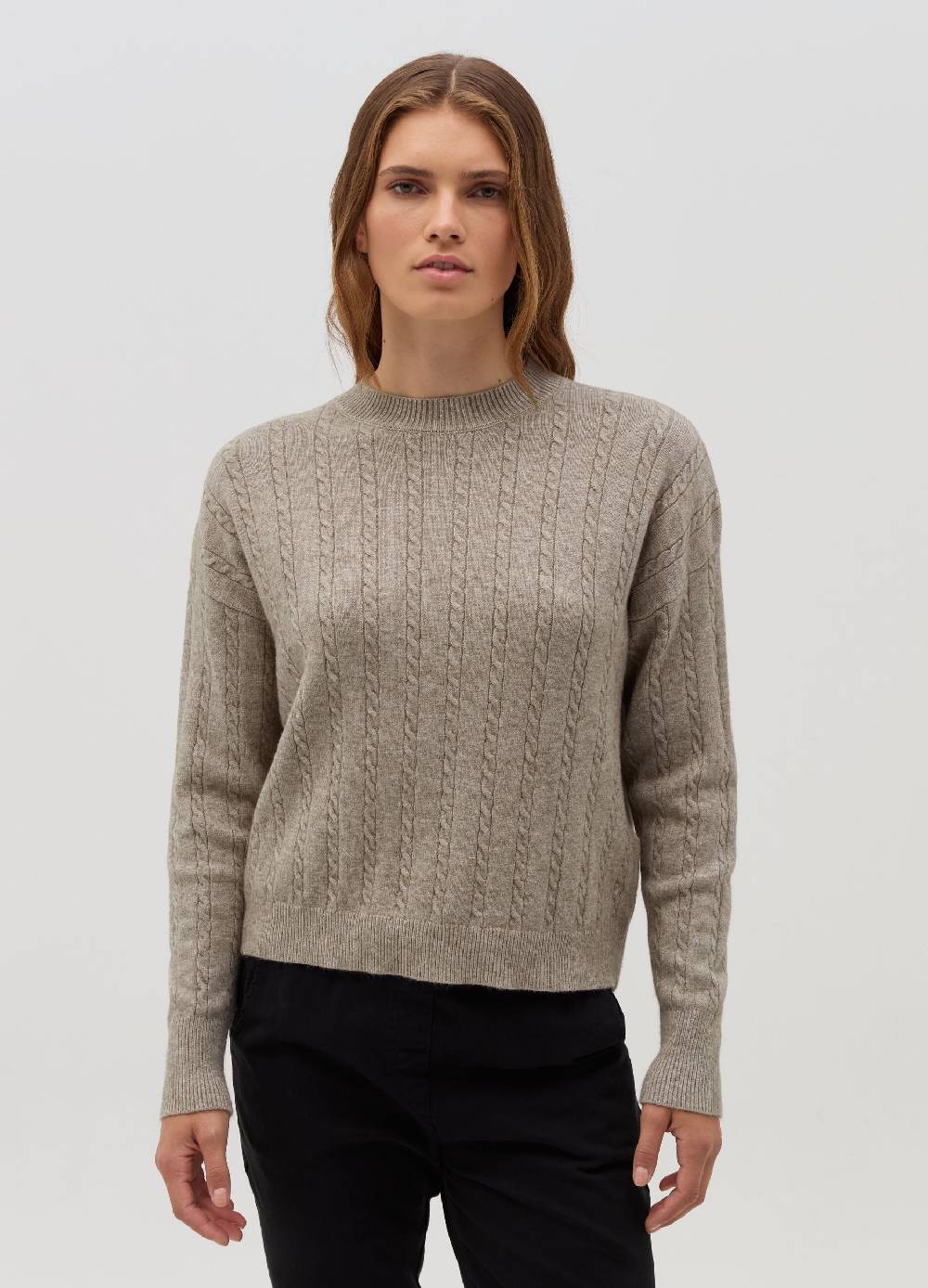 HYBRID Pullover a coste con lavorazione intrecciata Presa