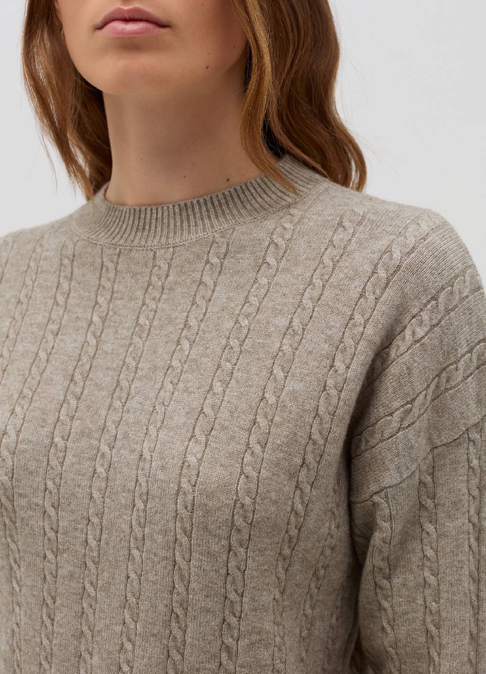HYBRID Pullover a coste con lavorazione intrecciata Presa
