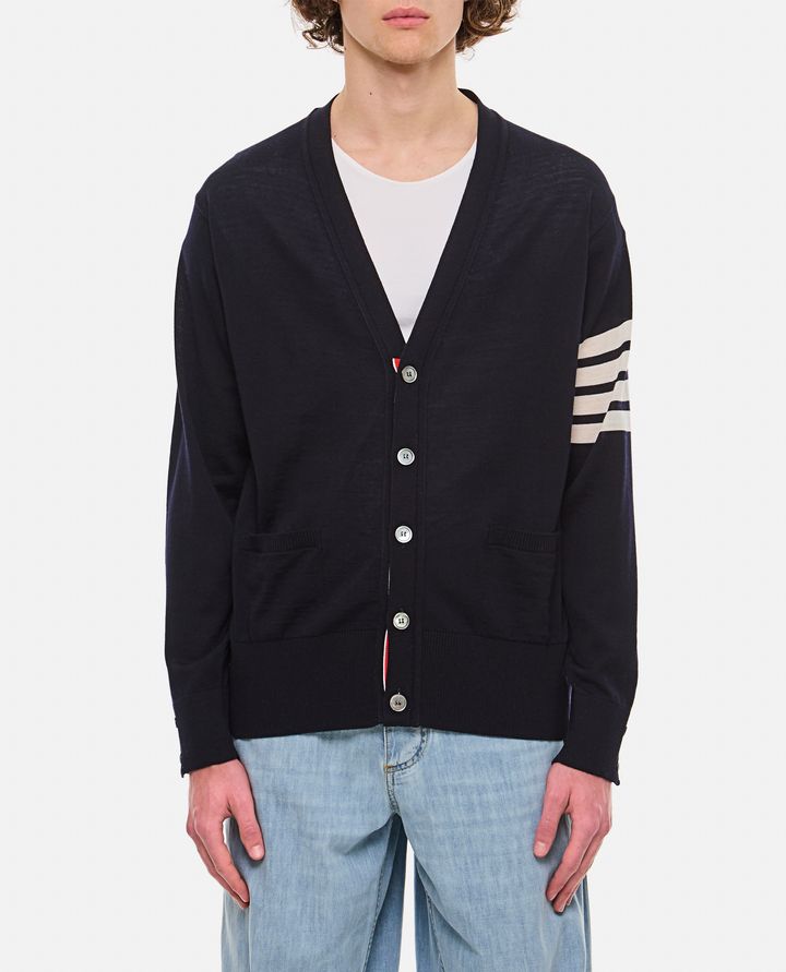 Thom Browne CARDIGAN CLASSICO SCOLLO A V Ultimo giorno