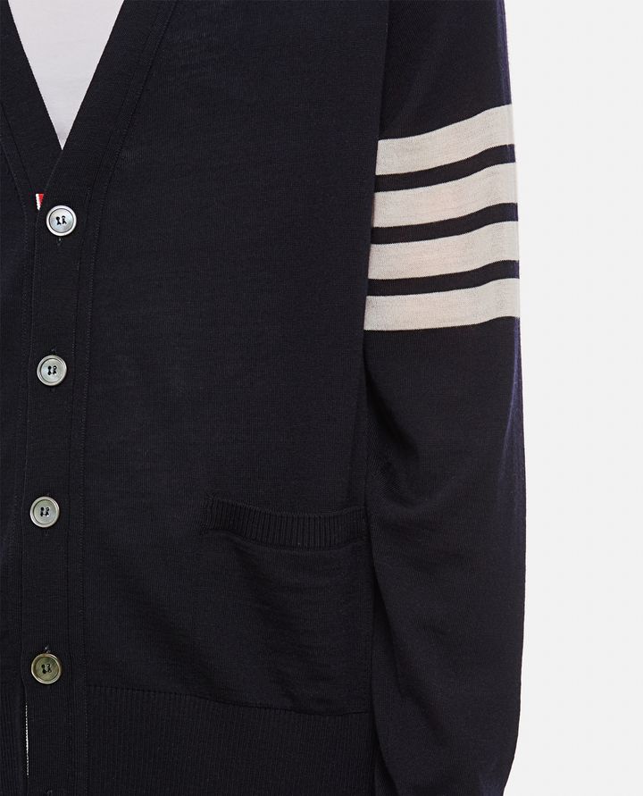 Thom Browne CARDIGAN CLASSICO SCOLLO A V Ultimo giorno